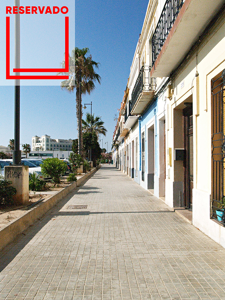 01_fachada_portada_reservado_a Casas / Chalets
